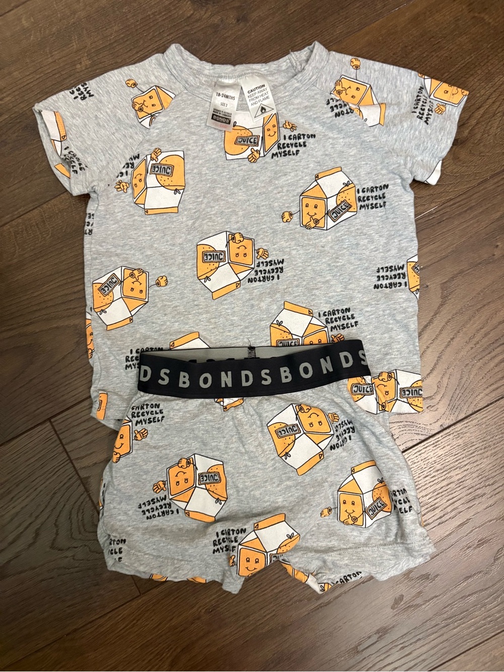 🍊BONDS Gray & Orange Juice Carton Short 2-Piece Pajama Set